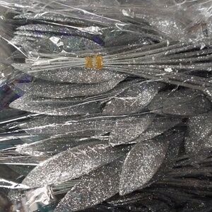 NWT Silver Glitter Leaves Decor